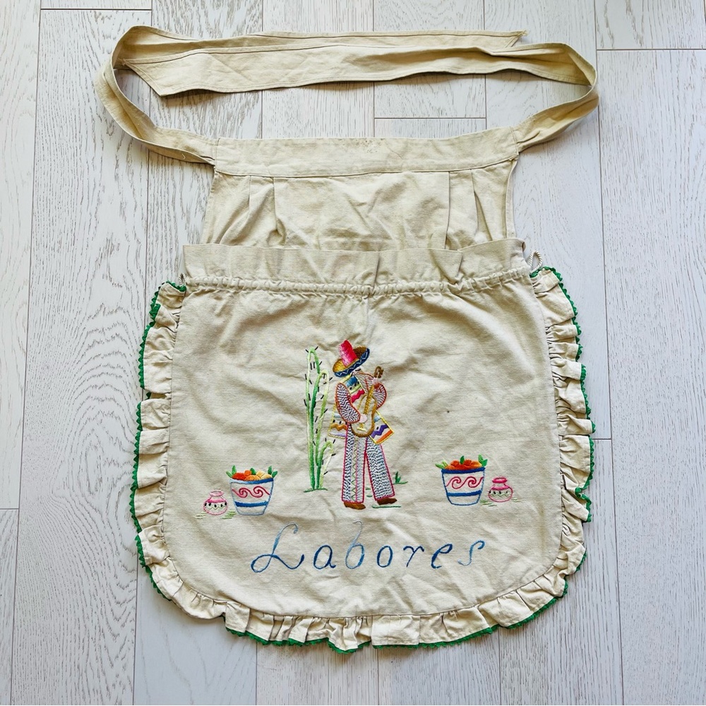 Vintage Angenscheidt Uruguay Handmade Embroidery Ruffled Labores Kitchen Apron